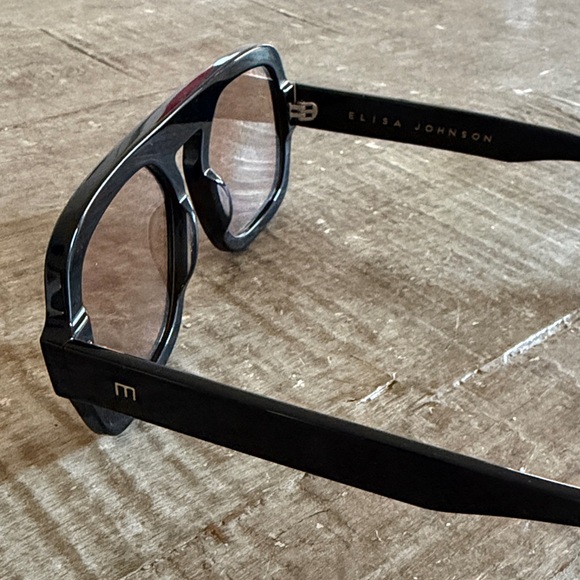 Elisa Johnson Black Square Sunglasses - Picture 2 of 6